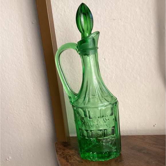 Vintage 1969 crownford china green glass bottle 7 oz grandma’s dressing - Picture 2 of 3